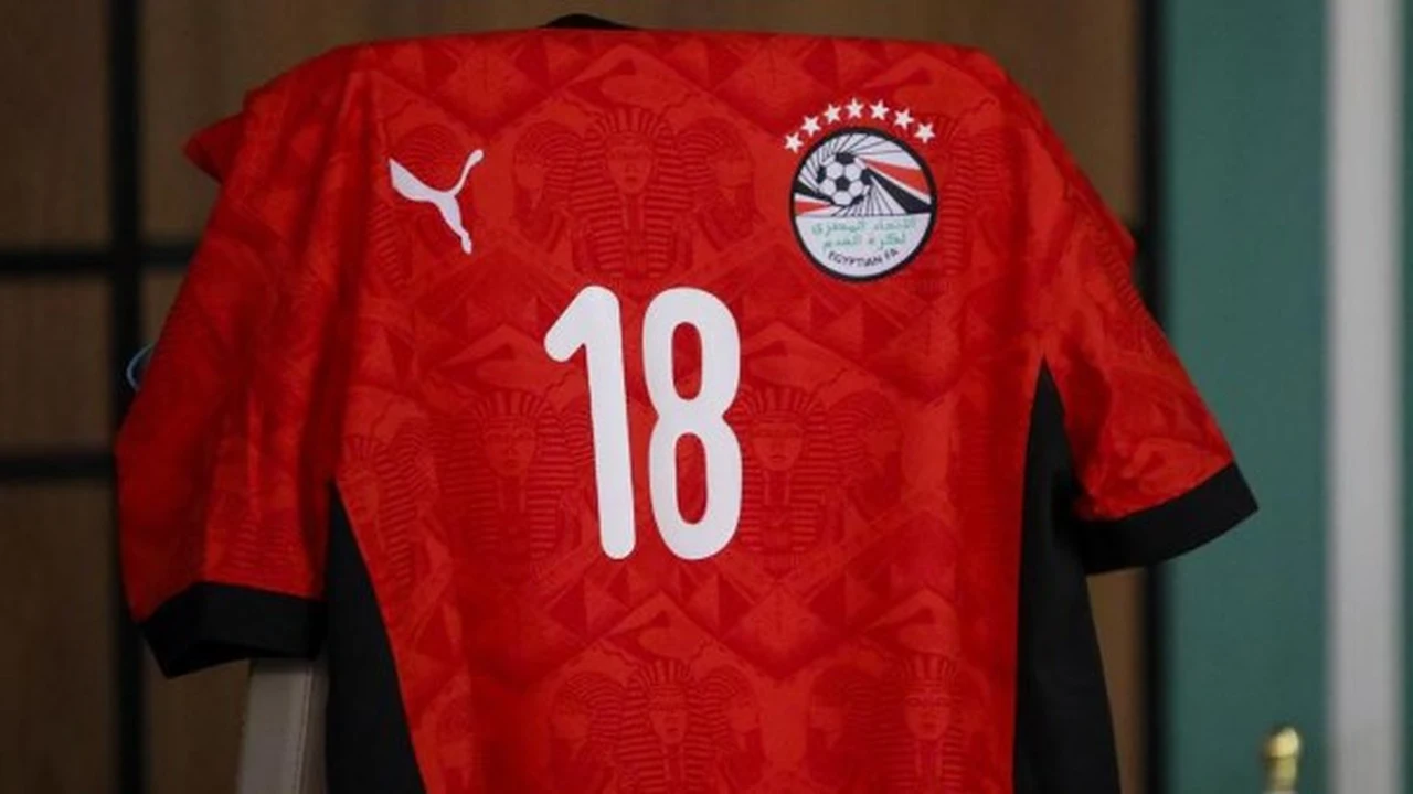 منتخب الناشئين باللباس التقليدي أمام المغرب في تصفيات شمال أفريقيا